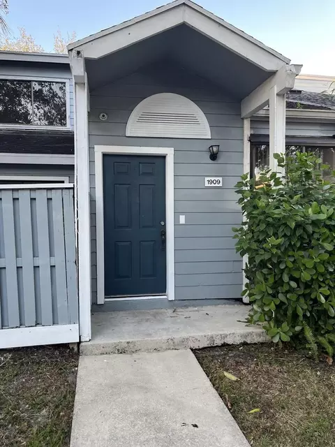 1909 Players Pl, North Lauderdale, FL 33068