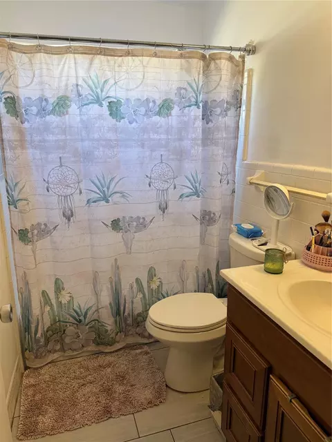 Bath - 817 SE 9th St, Okeechobee, FL 34974 photo 1 of 2