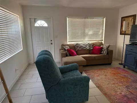 Living - 817 SE 9th St, Okeechobee, FL 34974 photo 2 of 3