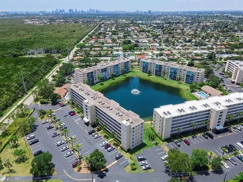 200 SE 5th Ave #606, Dania Beach, FL 33004