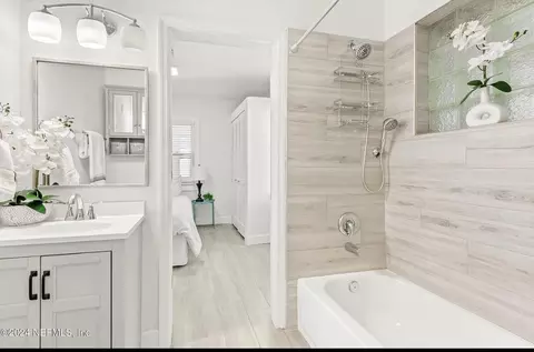 Bath - 925 S S St, John Street, FL 32084 photo 3 of 3