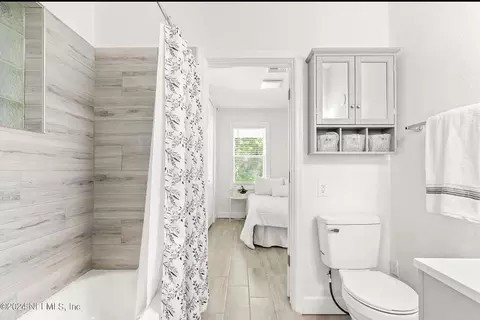 Bath - 925 S S St, John Street, FL 32084 photo 2 of 3