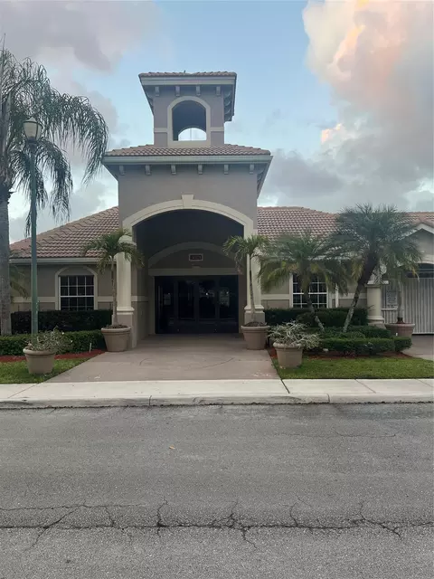 5031 Wiles Rd #202, Coconut Creek, FL 33073