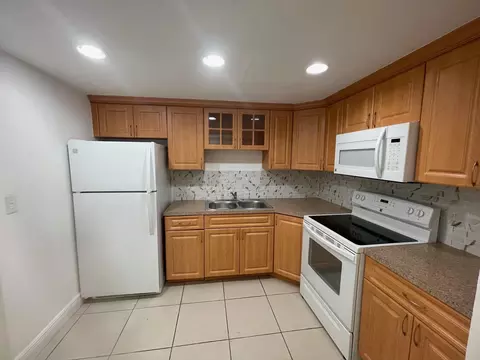 9365 Fontainebleau Blvd #E117, Miami, FL 33172