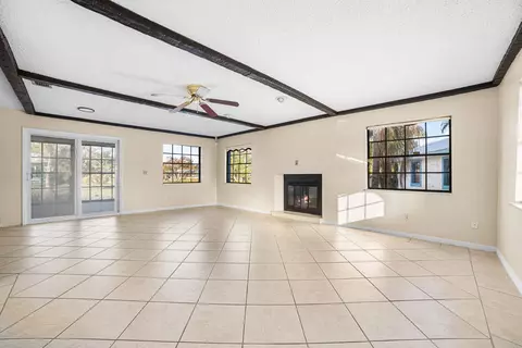 Living - 3122 SE 34th Ave, Okeechobee, FL 34974 photo 1 of 4