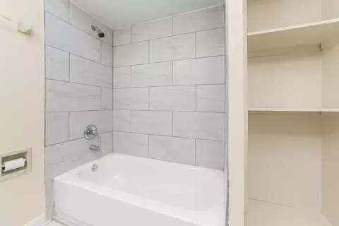 Bath - 3122 SE 34th Ave, Okeechobee, FL 34974 photo 2 of 4