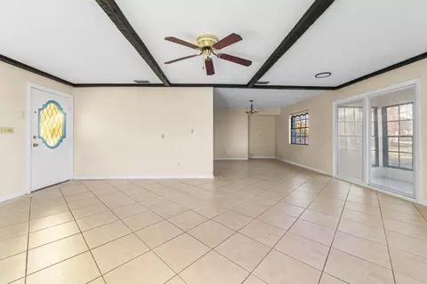 Living - 3122 SE 34th Ave, Okeechobee, FL 34974 photo 3 of 4