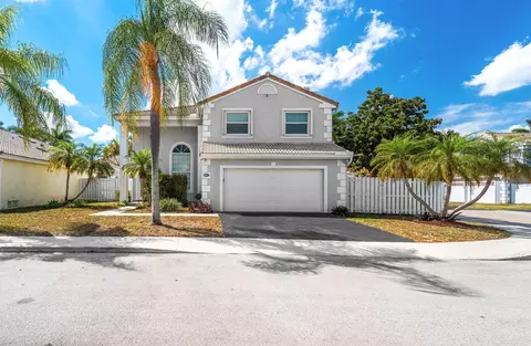 601 Lakeshore Ter, Davie, FL 33325