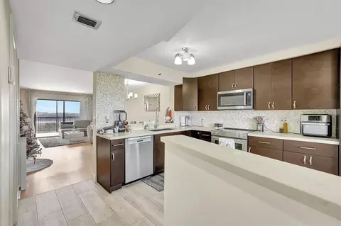 2200 S Cypress Bend Dr #905, Pompano Beach, FL 33069