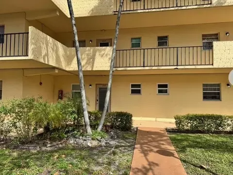 351 Cambridge Rd #104, Hollywood, FL 33024
