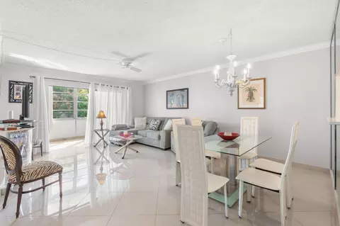 4191 NW 41st St #214, Lauderdale Lakes, FL 33319