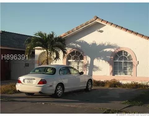 2741 W 68 Pl, Hialeah, FL 33016 photo 3
