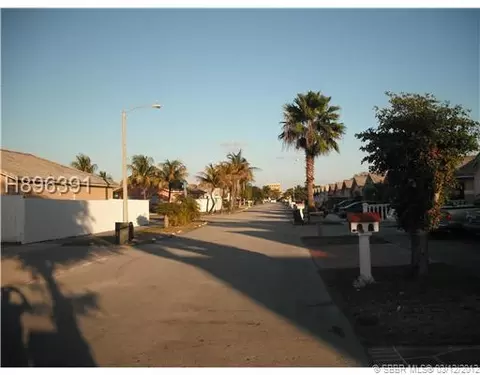 2741 W 68 Pl, Hialeah, FL 33016 photo 4