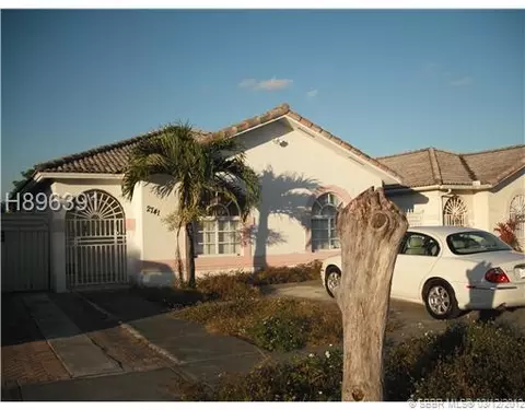 2741 W 68 Pl, Hialeah, FL 33016 photo 2