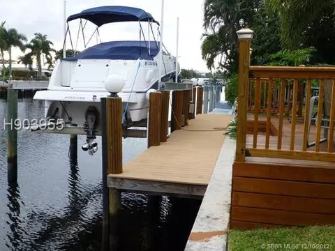 360 SE 3rd St, Pompano Beach, FL 33060 photo 2
