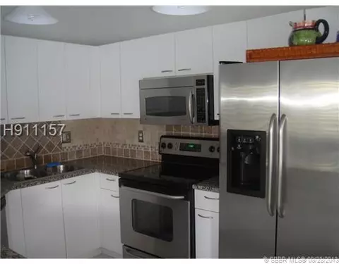2870 E Sable Cr, Margate, FL 33063 photo 3