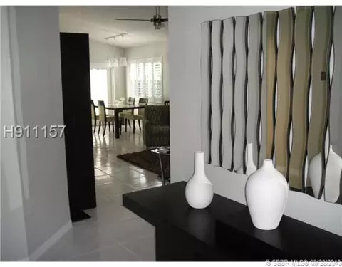 2870 E Sable Cr, Margate, FL 33063 photo 2