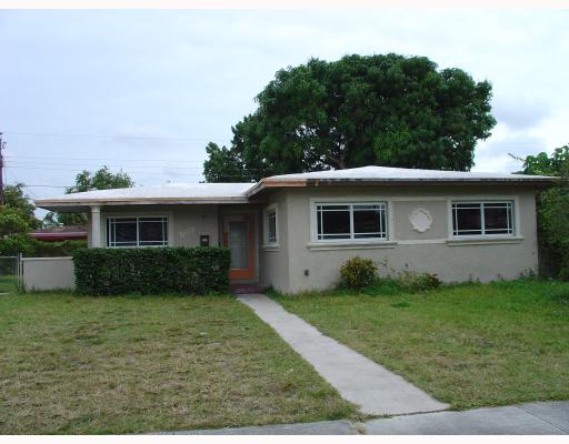 583 W 64 Dr, Hialeah, FL 33012 photo 1