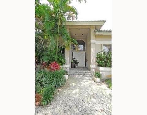 Undisclosed, Miami, FL 33180 photo 2