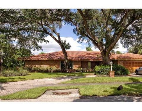 Undisclosed, Miami, FL 33180 photo 1