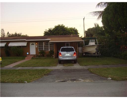 910 W 51 Pl, Hialeah, FL 33012 photo 1