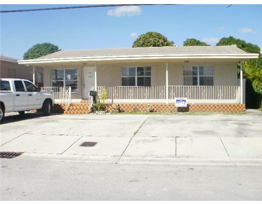 285 E 40 St, Hialeah, FL 33013 photo 1