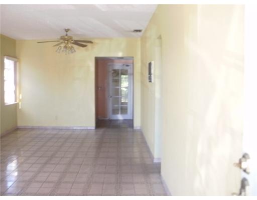 285 E 40 St, Hialeah, FL 33013 photo 3