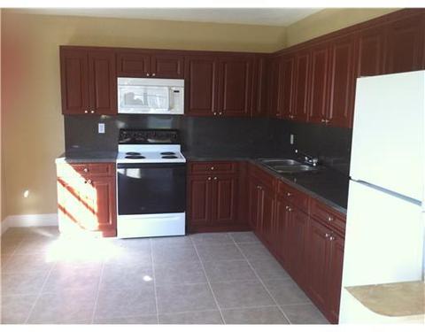 567 E 18 St, Hialeah, FL 33013 photo 2