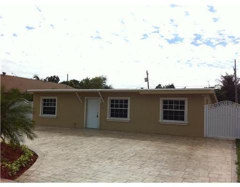 464 E 44 St, Hialeah, FL 33013 photo 2