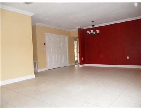 3940 E 10 Ave, Hialeah, FL 33013 photo 4
