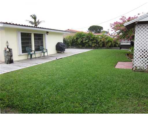 1657 W 79 St, Hialeah, FL 33014 photo 3