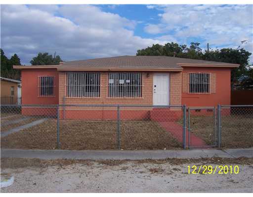 581 E 37 St, Hialeah, FL 33013 photo 1