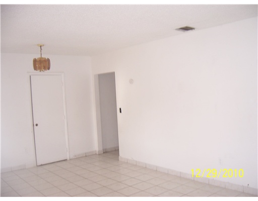 581 E 37 St, Hialeah, FL 33013 photo 5
