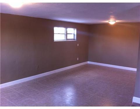 6373 E 5 Ave, Hialeah, FL 33013 photo 4