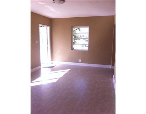 5469 E 4 Ave, Hialeah, FL 33013 photo 4