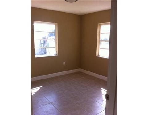 5469 E 4 Ave, Hialeah, FL 33013 photo 6