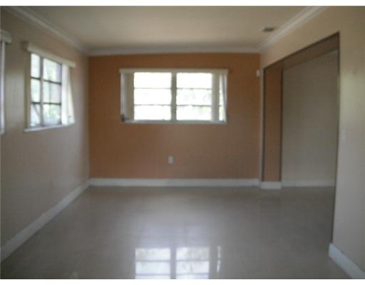 4080 E 9 Ct, Hialeah, FL 33013 photo 10