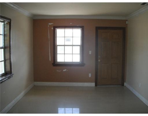 4080 E 9 Ct, Hialeah, FL 33013 photo 9