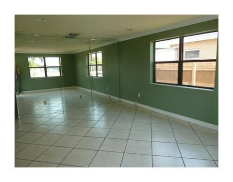 Undisclosed, Hialeah, FL 33012 photo 2
