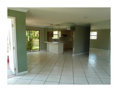 Undisclosed, Hialeah, FL 33012 photo 3