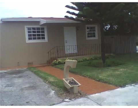951 E 45 St, Hialeah, FL 33013 photo 1