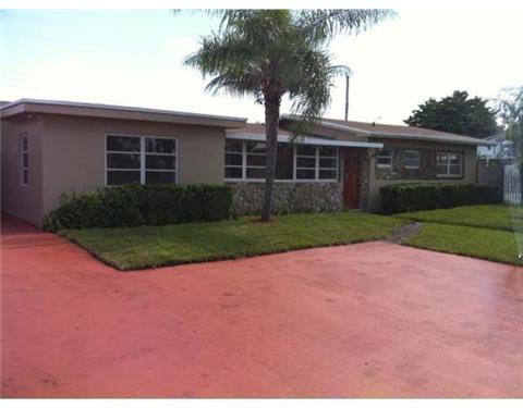 765 W 63 Dr, Hialeah, FL 33012 photo 2