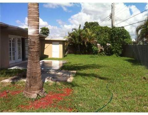 765 W 63 Dr, Hialeah, FL 33012 photo 4