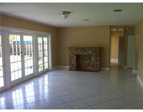 765 W 63 Dr, Hialeah, FL 33012 photo 7