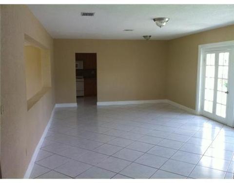 765 W 63 Dr, Hialeah, FL 33012 photo 8