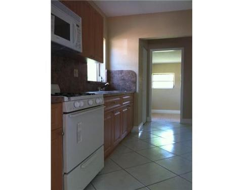 765 W 63 Dr, Hialeah, FL 33012 photo 5