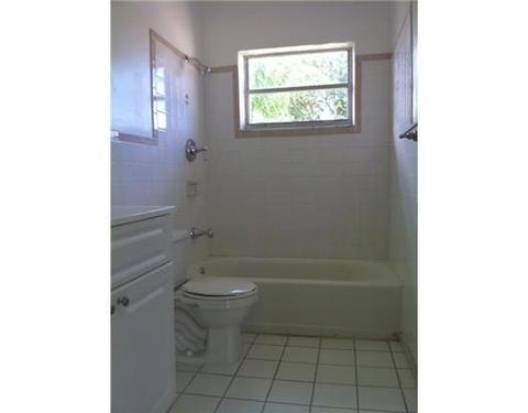 765 W 63 Dr, Hialeah, FL 33012 photo 6