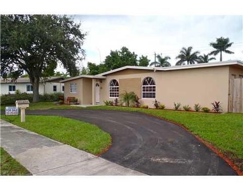 8331 NW 185 Te, Hialeah, FL 33015 photo 2
