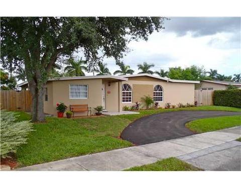 8331 NW 185 Te, Hialeah, FL 33015 photo 1