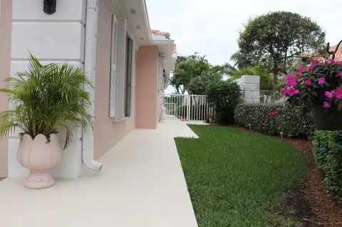1129 SW Balmoral, Stuart, FL 34997 photo 2